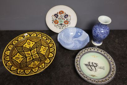 Lot comprising 2 Safi ceramic dishes, an...