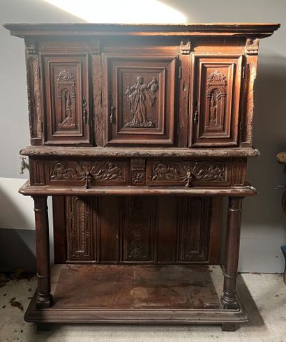 Carved wood credenza, 
Acc. 
150 x 116 x...