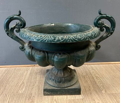 Grand vase de jardin à anses en fonte peinte...