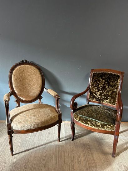 mahogany armchair with scrolled brackets
Joint:...