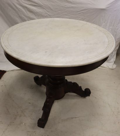 Round pedestal table in mahogany and veneer,...