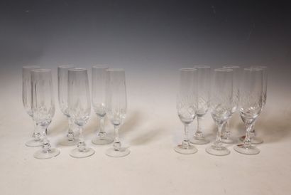 Set of 12 Lorraine crystal glasses, 2 different...
