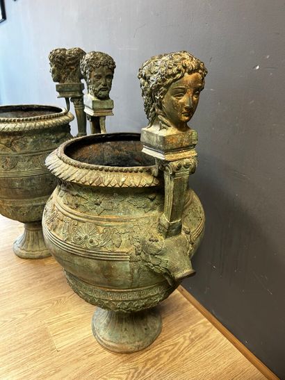 Paire de grands vases de jardin à anses en...
