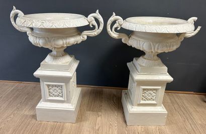 Paire de grands vases de jardin à anses en...