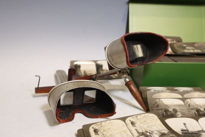 Pair of stereoscopic viewers 