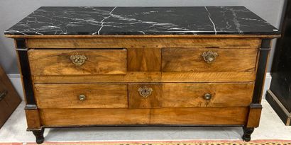 Commode pantalonnière en bois fruitier ouvrant...