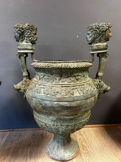 Paire de grands vases de jardin à anses en...