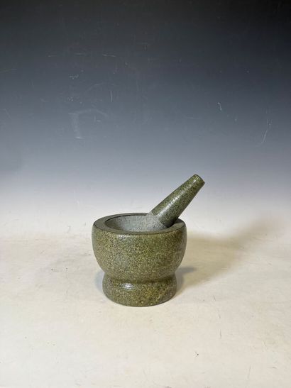 Granite mortar with pestle 
14 x 17 cm