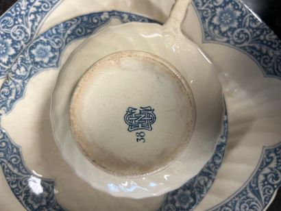 Manufacture de GIEN. 
Glazed earthenware...