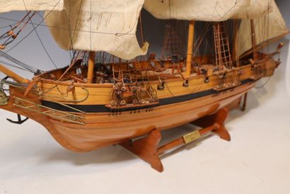 Maquette de bateau en bois représentant l'astrolabe,...