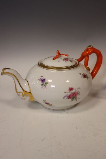 Porcelain tea and coffee set with rose decoration
Comprising...