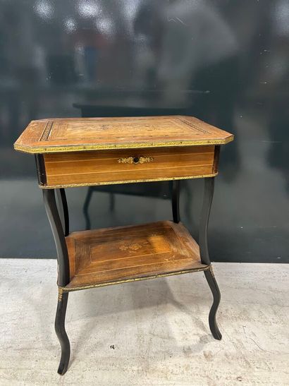 Veneered working table with floral decoration.
Napoleon...