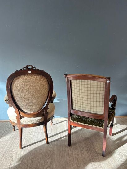 mahogany armchair with scrolled brackets
Joint:...
