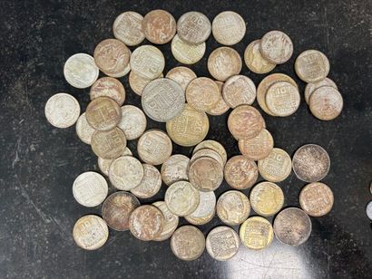 Lot of silver coins including : 
- 55 coins...