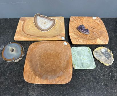 Lot de vide-poches et sous-verres en pierre...