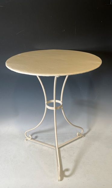 Guéridon rond en fer forgé laqué beige
Haut...