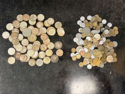 Lot of silver coins including : 
- 55 coins...