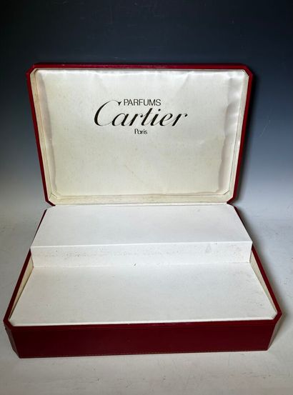 CARTIER. 
Large perfume box. 
15 x 60 x 45...
