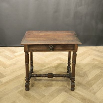 Table en bois naturel, un tiroir en ceinture,...
