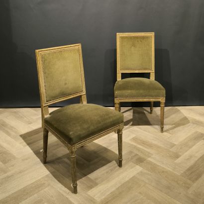 Paire de chaises en bois, garniture de velours...