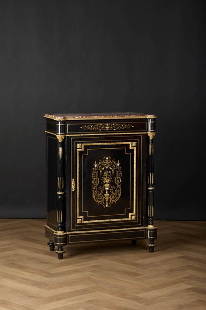 Meuble à hauteur d'appui en bois noirci,...