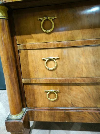 Commode en acajou et placage d'acajou, ouvrant...