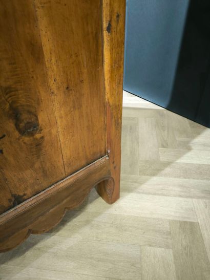 Buffet deux corps en bois naturel, ouvrant...