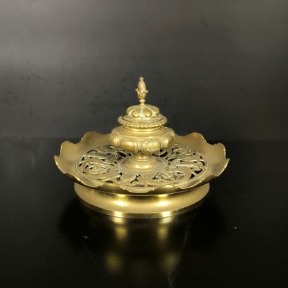 Brûle-parfum en bronze à décor de chimères,...
