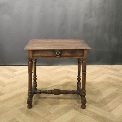 Table en bois naturel, un tiroir en ceinture,...