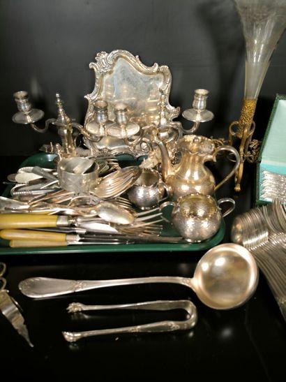 Arts de la table. Ensemble en métal et métal...