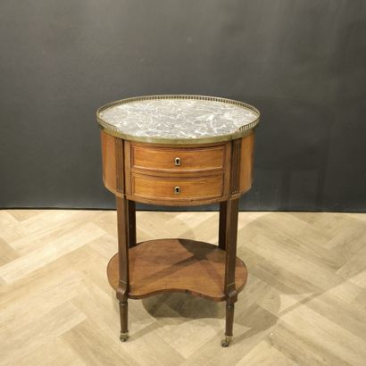Petite table de chevet en acajou et placage...