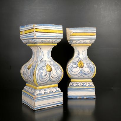 ITALIE XVIIIème siècle. 
Paire de balustres...