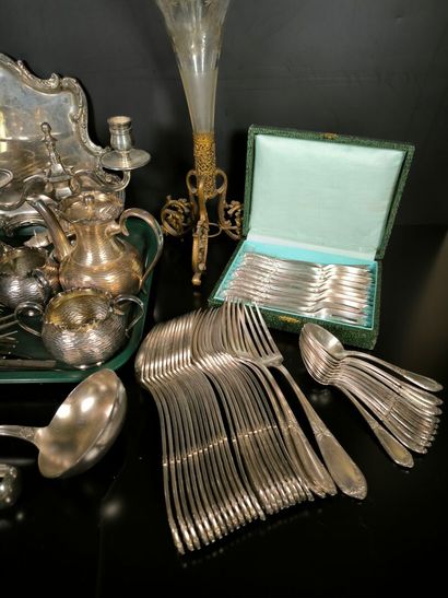Arts de la table. Ensemble en métal et métal...
