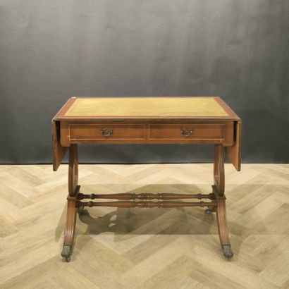Bureau à deux volets en bois teinté. Travail...