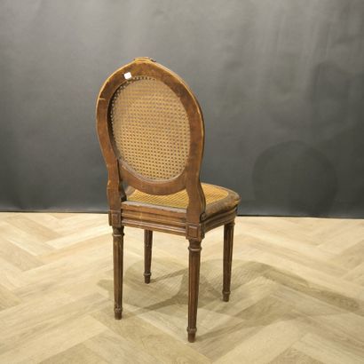 Chaise médaillon en bois naturel, dossier...