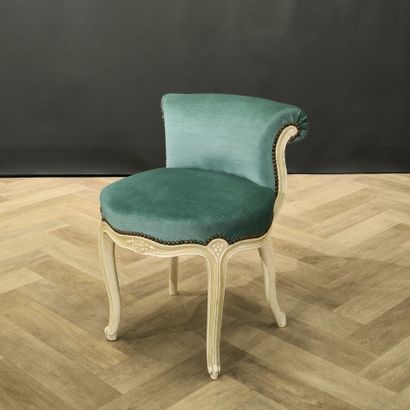 Chaise ponteuse laquée crème et garniture...
