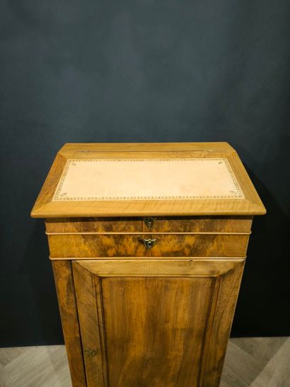 Pupitre écritoire en acajou et placage d'acajou,...