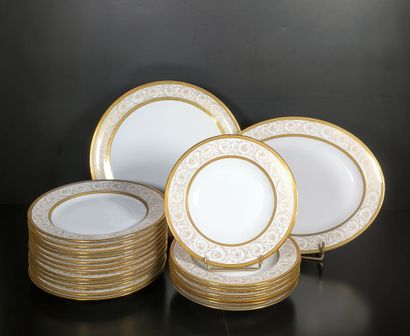 BERNARDAUD. Service de table en porcelaine,...