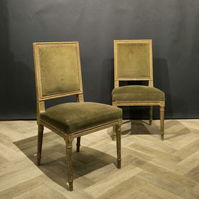 Paire de chaises en bois, garniture de velours...