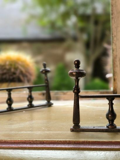 Paire d'éléments de balustrade miniature...