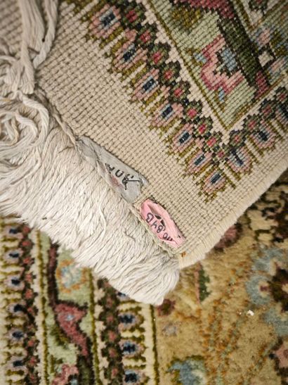 Important tapis d'Orient en laine, décor...