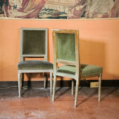 Paire de chaises en bois, garniture de velours...