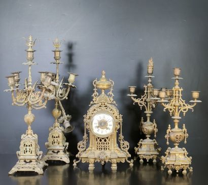 Garniture de cheminée en bronze doré, comprenant...