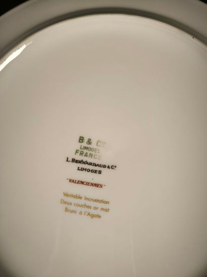 BERNARDAUD. Service de table en porcelaine,...
