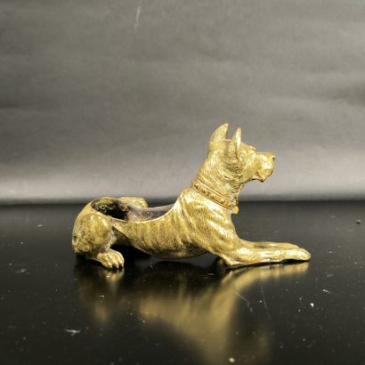 Dogue en bronze de Vienne, patine dorée....