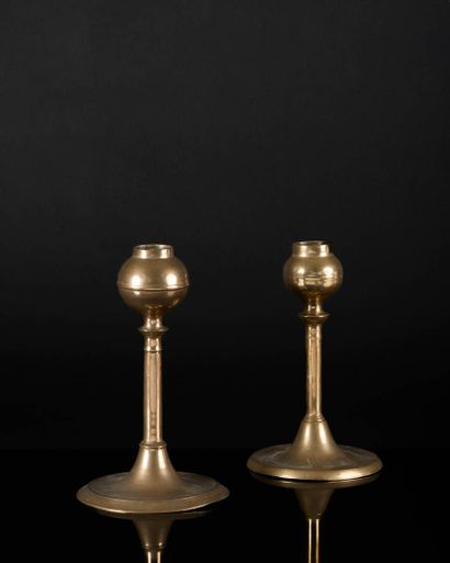 . Deux lampes à huile en bronze, XVIIème....