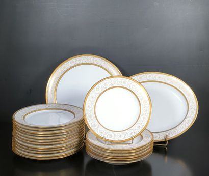 BERNARDAUD. Service de table en porcelaine,...