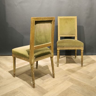 Paire de chaises en bois, garniture de velours...