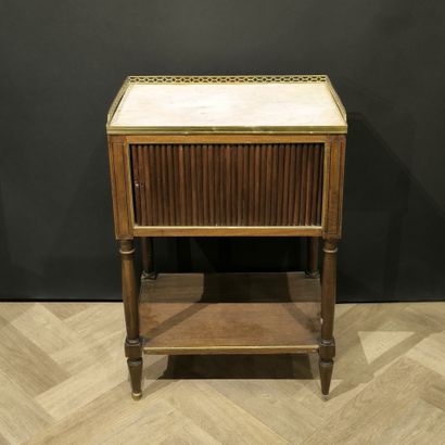 Table de chevet à rideau en acajou à filets,...