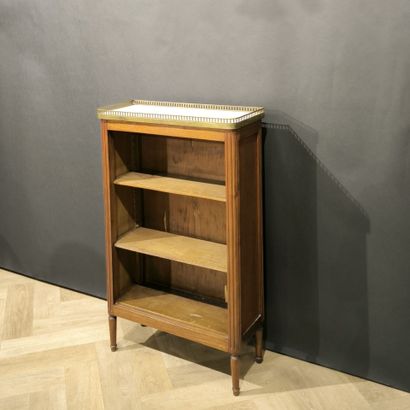 Petite bibliothèque en acajou et placage...